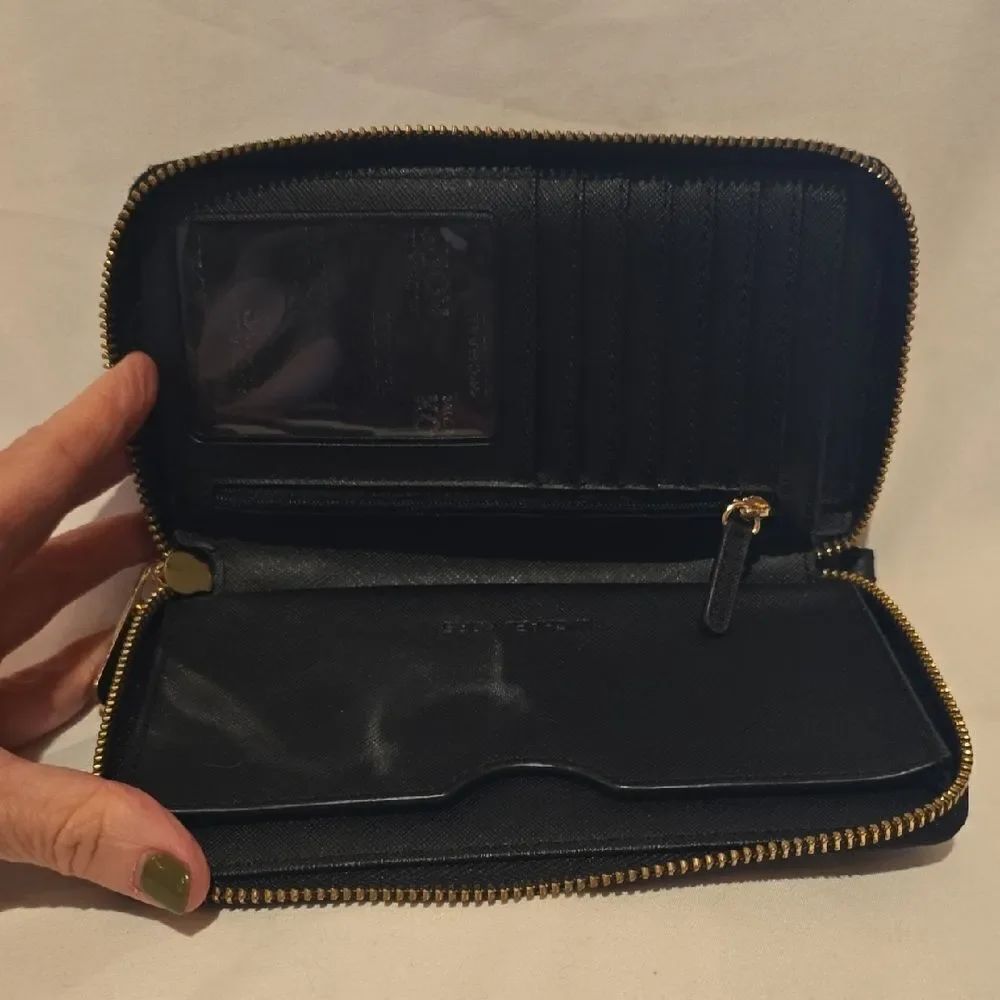 Michael Kors Black Wallet with Gold Logo - Picture 5 of 13